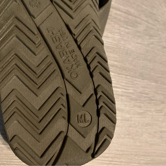 Men’s summer vacation Okabashi olive green Sandals Textured Footbed Flip-Flops - Picture 5 of 5